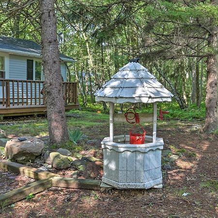 North Arrowhead Lake Cabin With Deck, Pets Welcome! Pocono Lake Dış mekan fotoğraf