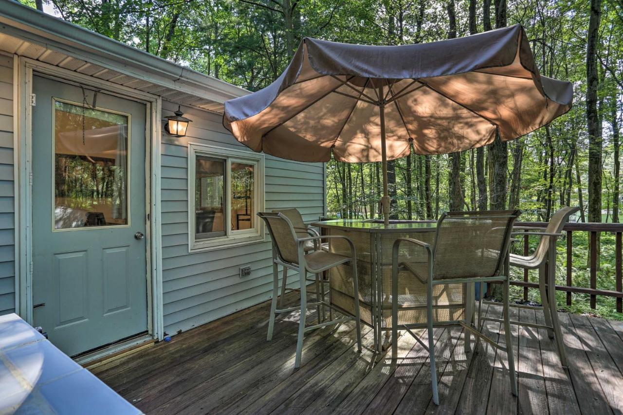 North Arrowhead Lake Cabin With Deck, Pets Welcome! Pocono Lake Dış mekan fotoğraf